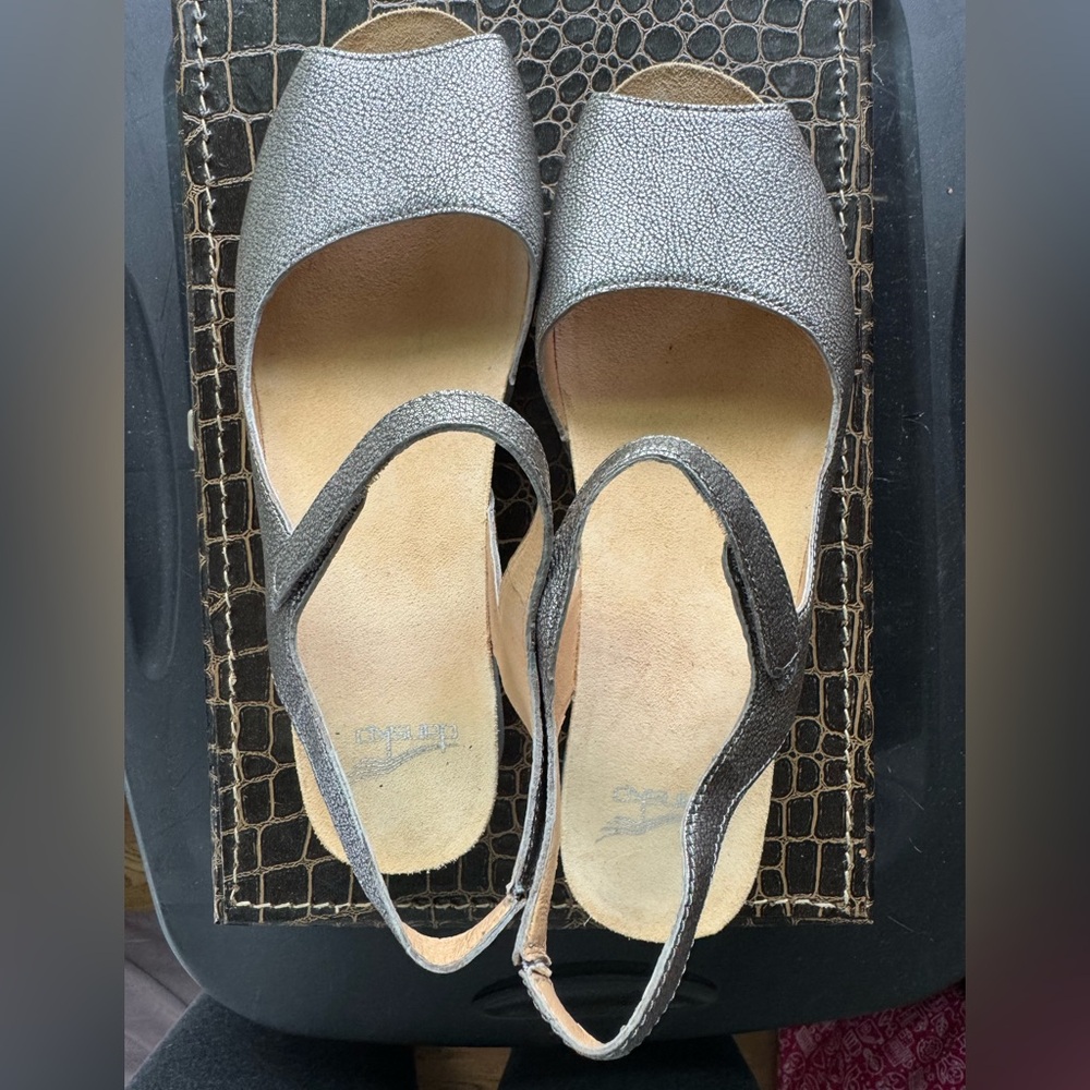 Dansko Pewter Wedge Shoes with Slingback Design size 40/9 EUC - Picture 3 of 8